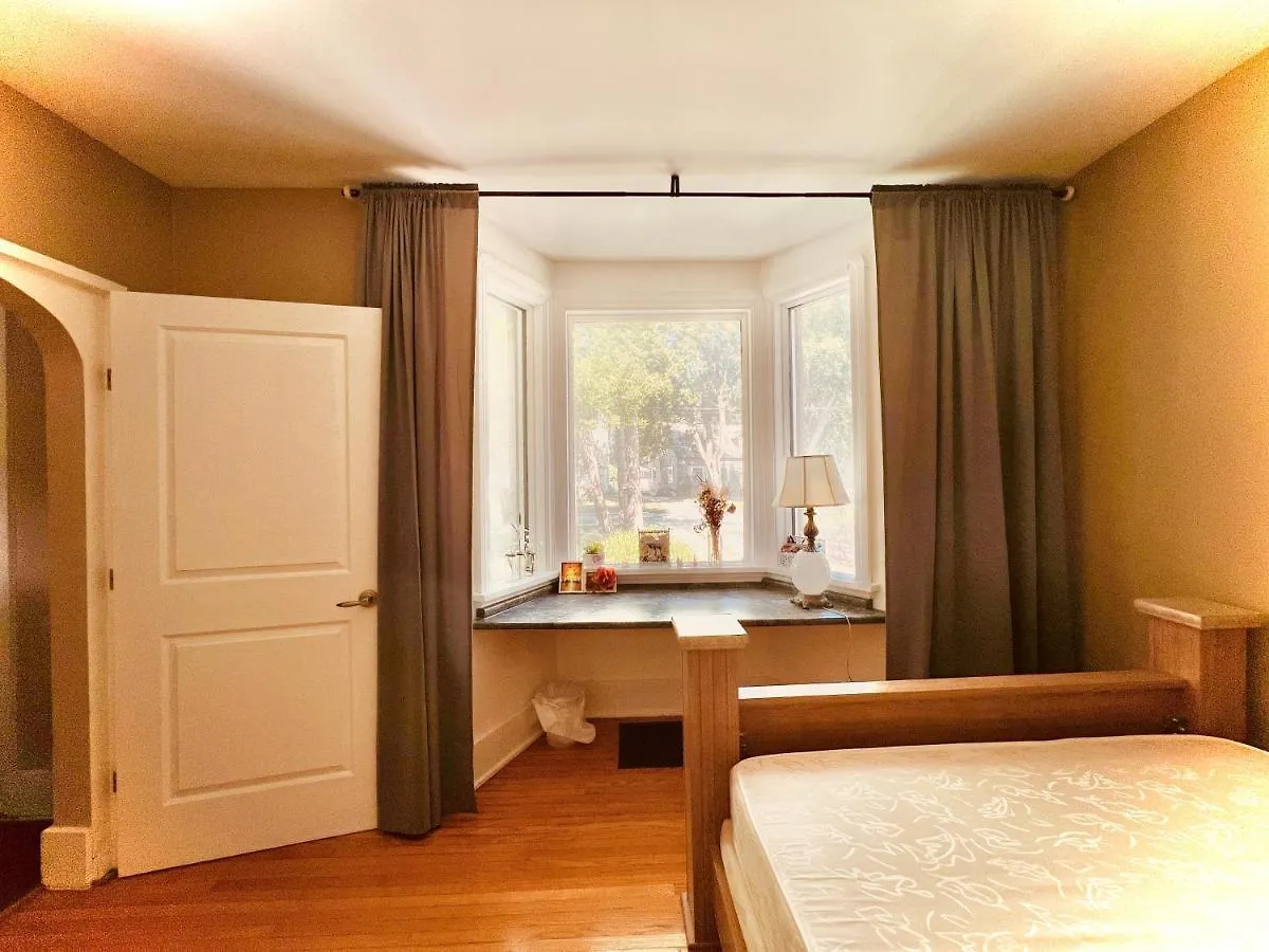 River View House Apartment Winnipeg Homestay