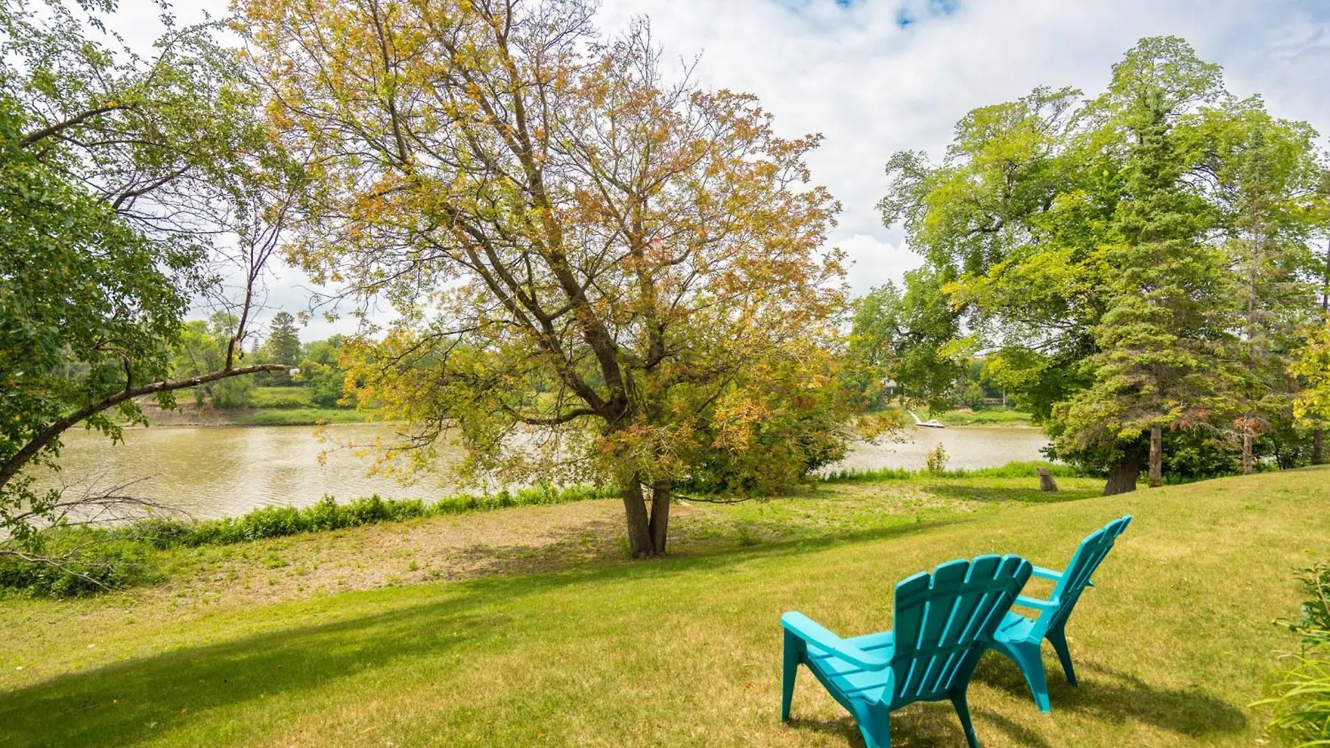 River View House Apartment Winnipeg Homestay